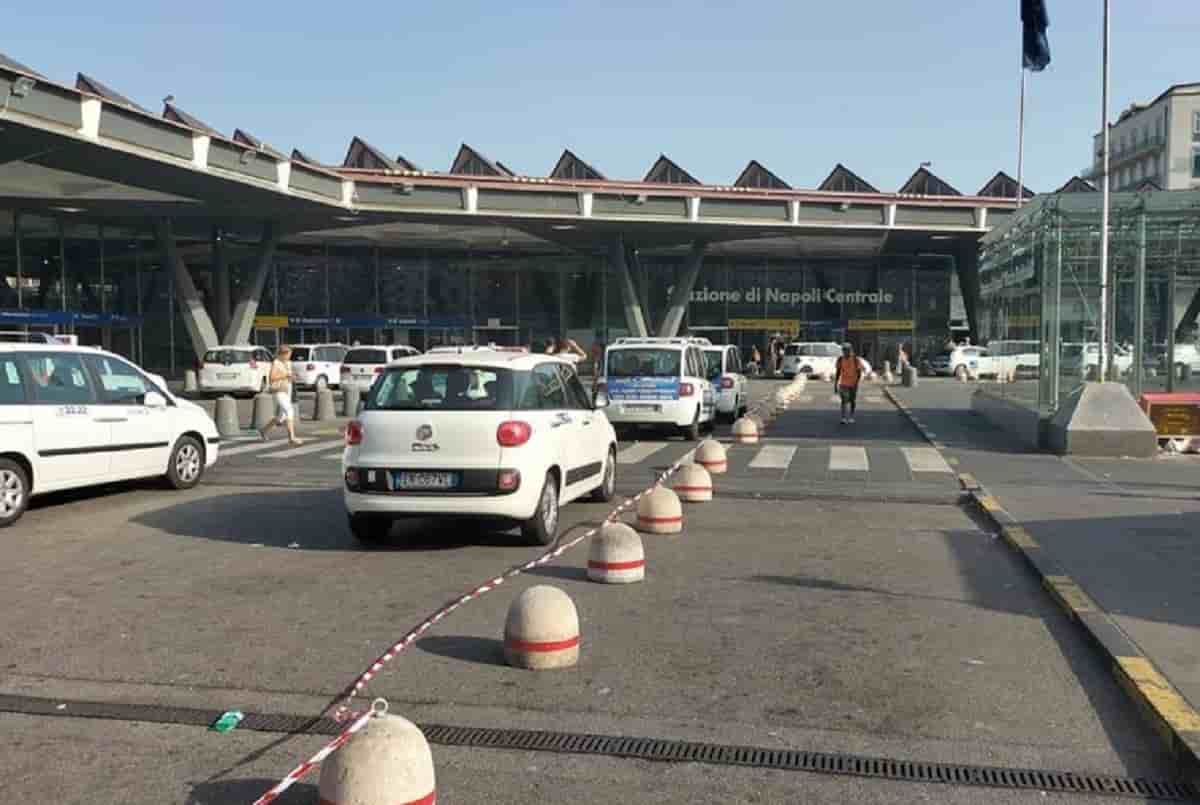 Napoli, sequestrata e violentata da quattro persone in un camper alla stazione centrale. Foto Ansa