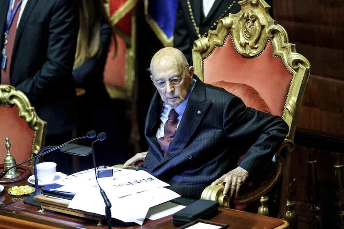 Napolitano è morto, il Pd continua a litigare, c'è lutto nazionale ma il travaglio su alleanze e linea politica