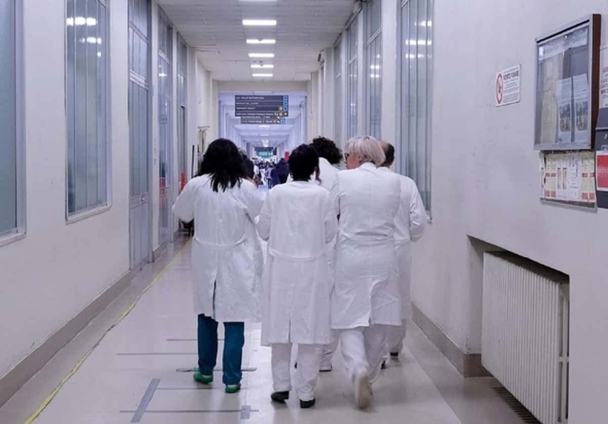 La dottoressa che posta foto sexy in topless e lingerie: segnalata all'Ordine dei Medici. Foto d'archivio Ansa