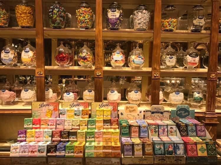 Vicenza, pasticcere derubato e preso a calci e pugni da due sbandati