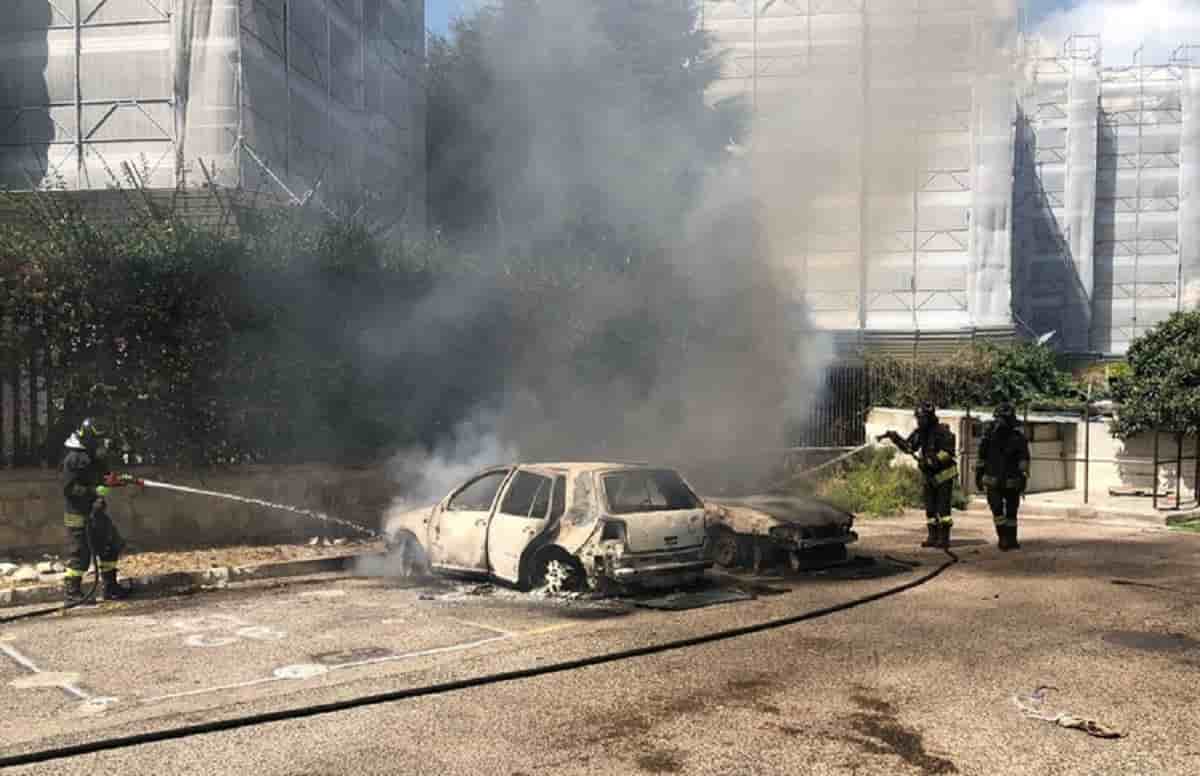 Quarto (Napoli), dà fuoco a donna dopo una lite per problemi condominiali. Foto Ansa
