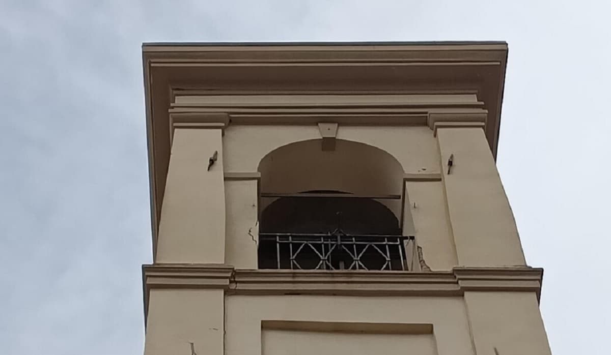 Terremoto, paura e danni a Tredozio. La testimonianza: "E' crollato parte del soffitto. Sono un miracolato". Foto Ansa