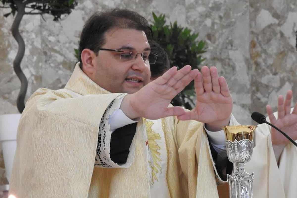messa rubano macchina fedeli cep