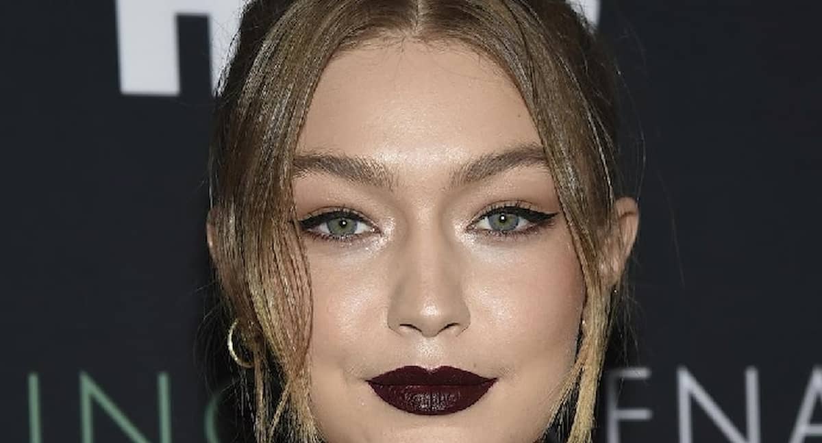 Per un meme su Gaza la supermodella Gigi Hadid è stata etichettata antisemita dal Governo israeliano: è figlia di Mohamed, ricco immobiliarista palestinese
