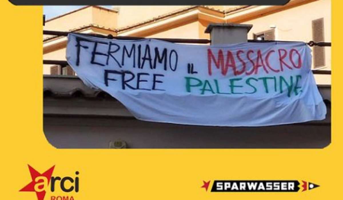 striscione pro palestina rimosso a roma