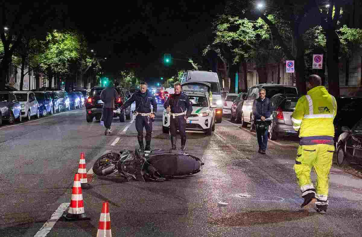 Morta la donna di 84 anni investita a Milano da una moto