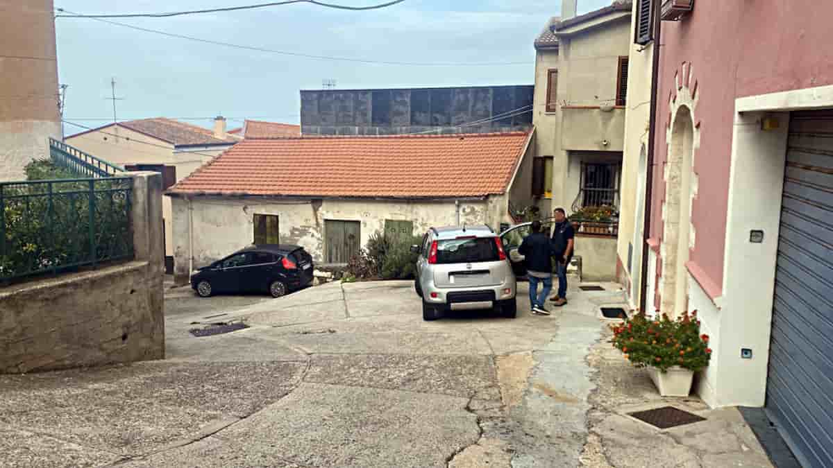 sassari neonato abbandonato auto