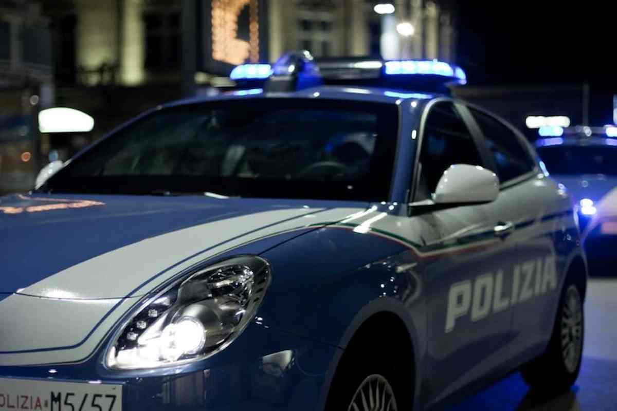 inveisce polizia ansa