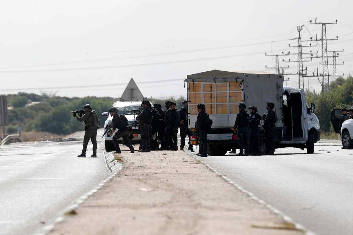 soldati israeliani alla frontiera, ansa