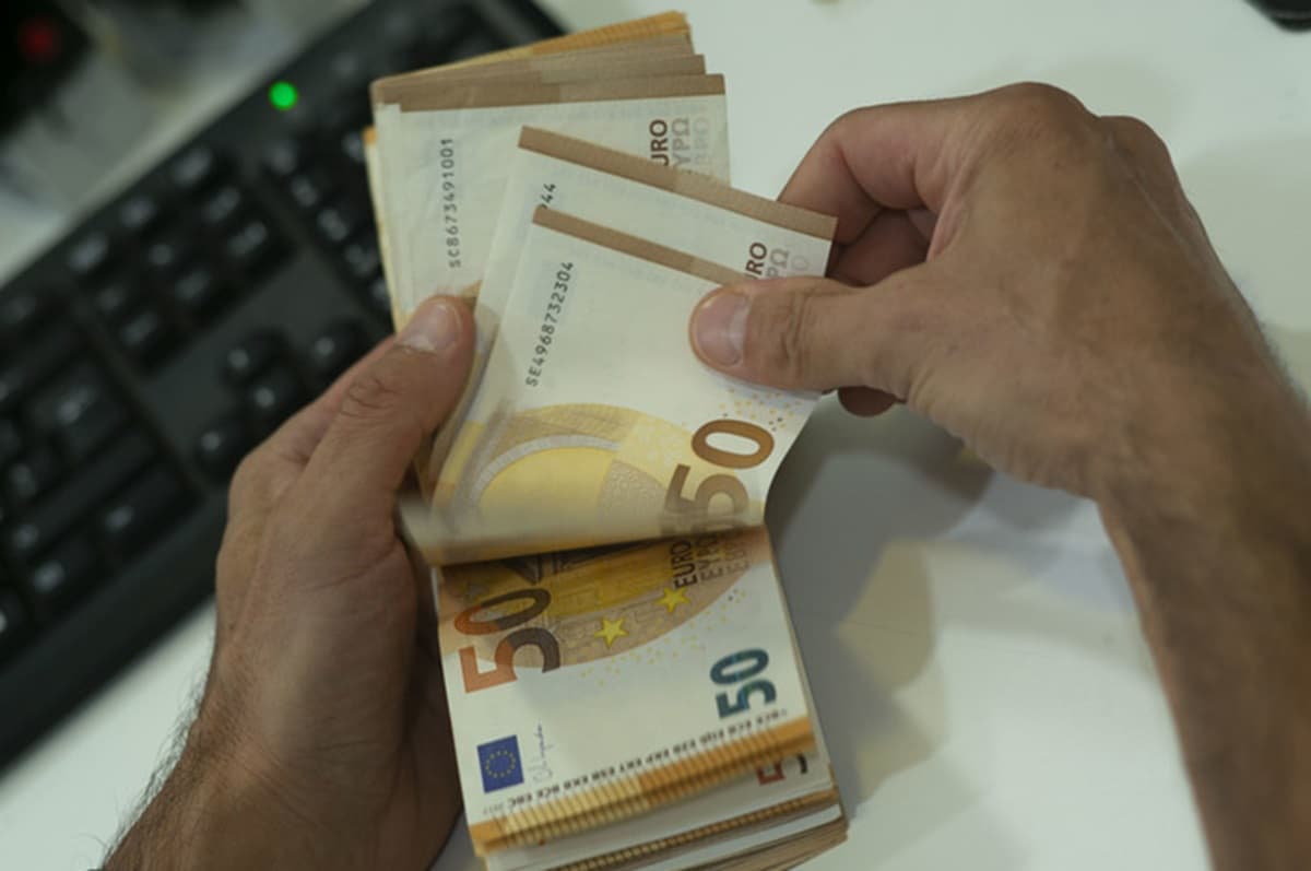 Truffe sul Bonus Cultura, truffe sul SuperBonus, truffe sul Reddito: ma a chi stiamo dando questi soldi? Foto Ansa