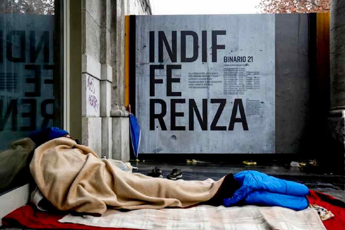 senzatetto morto roma