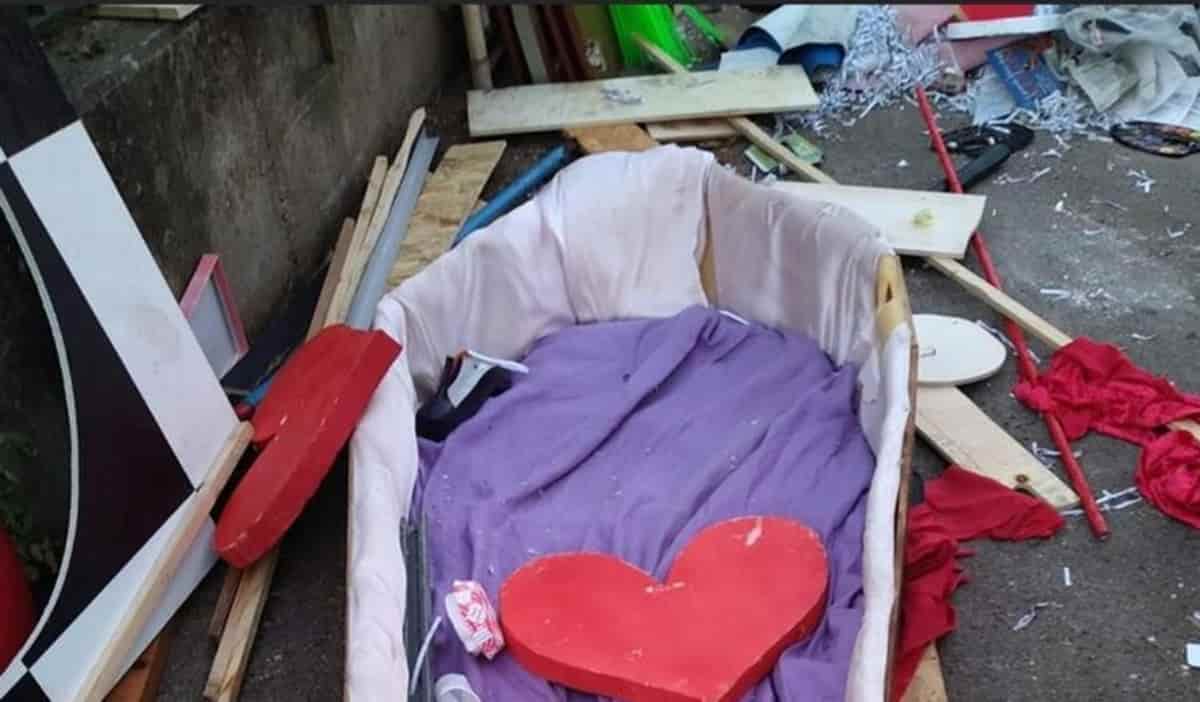 Costa tutto di più, anche i funerali: per fortuna ora ci sono quelli low cost