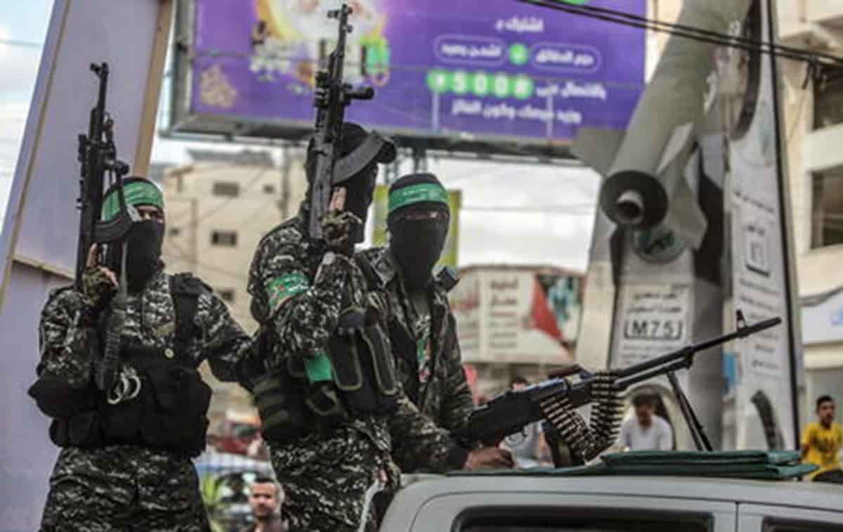 "Miliziani Hamas hanno violentato una donna, poi le hanno sparato e hanno mutilato il corpo": la testimonianza choc. Foto Ansa