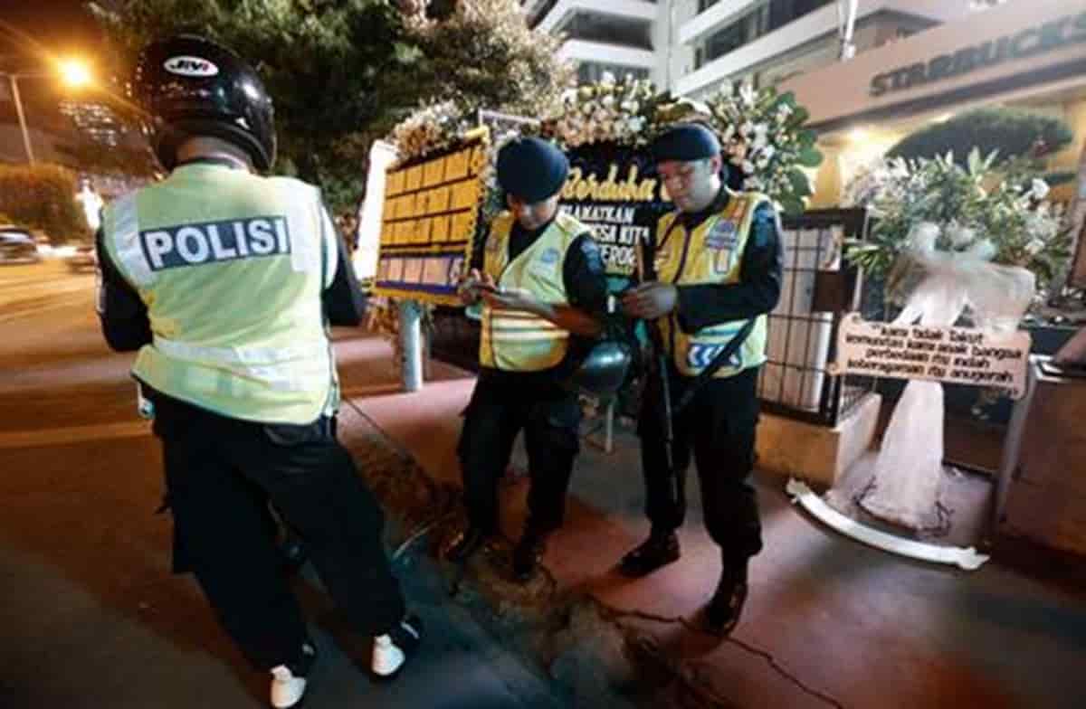 Sposi servono alcol di contrabbando, foto Ansa