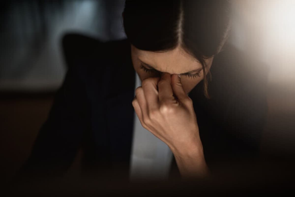 Mal di testa, foto Ansa