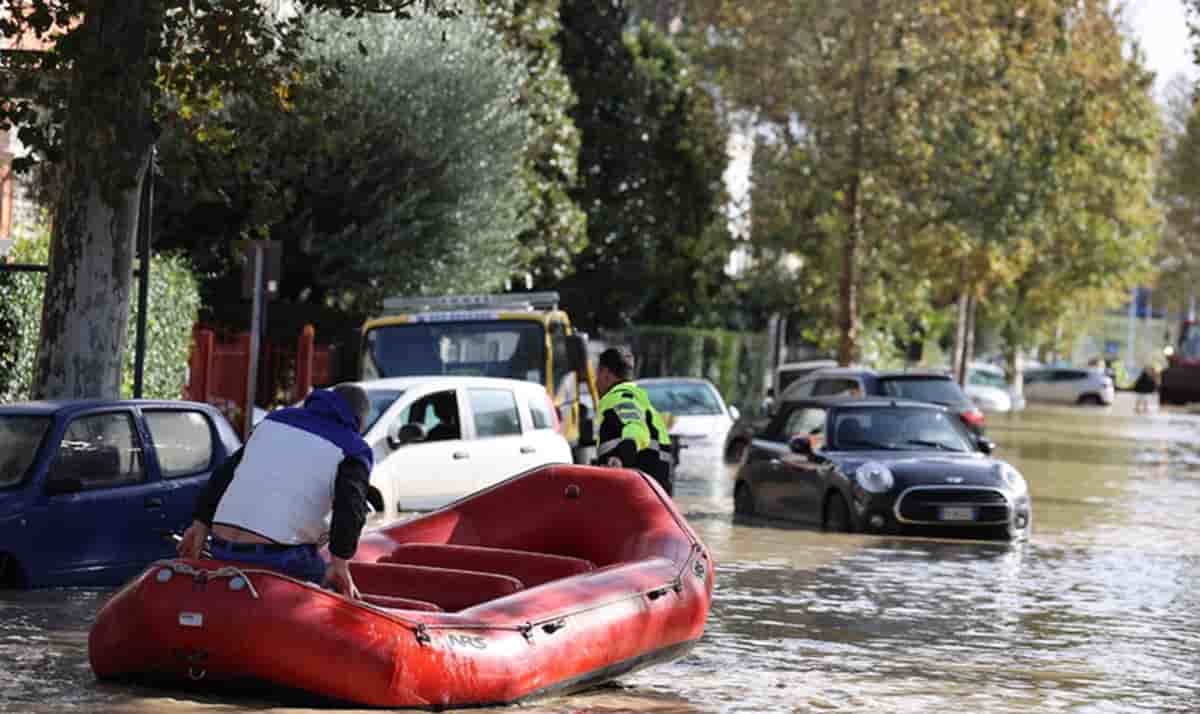 Maltempo, nuova allerta arancione in Toscana. Ecco le zone più a rischio. Foto Ansa