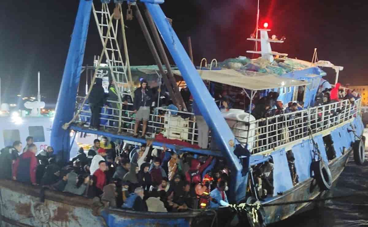 Migranti, cambia il decreto: minori nei Centri fino a 45 giorni. Foto Ansa