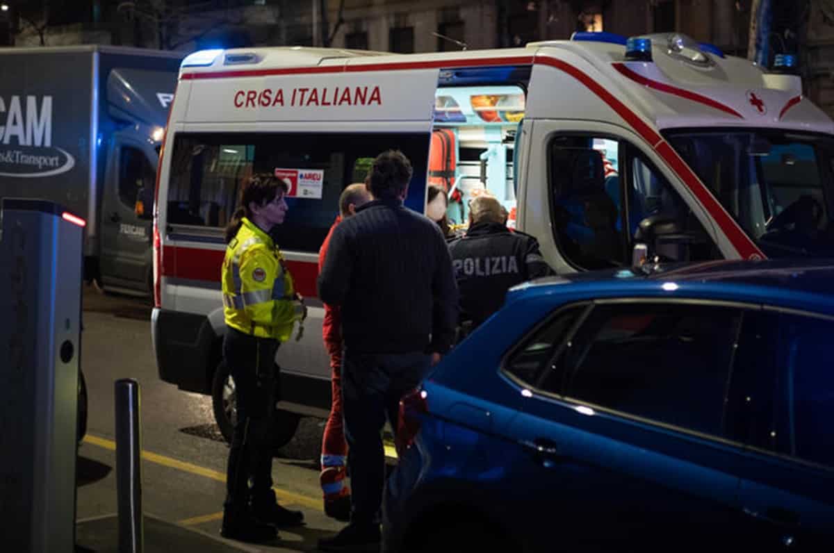 Milano, due ragazzi accoltellati nella notte: uno è grave. Foto d'archivio Ansa