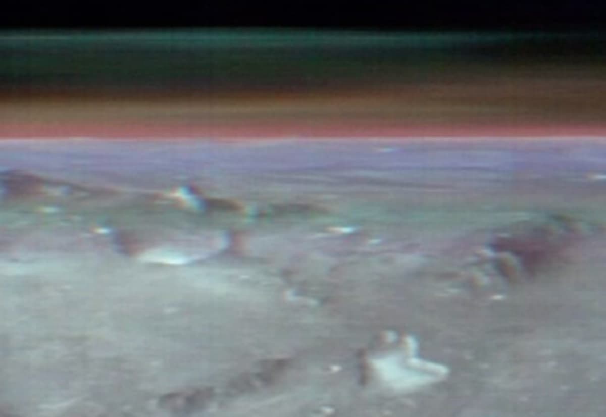 La Nasa e le nuove immagini dell'atmosfera di Marte: crateri, nuvole e polvere