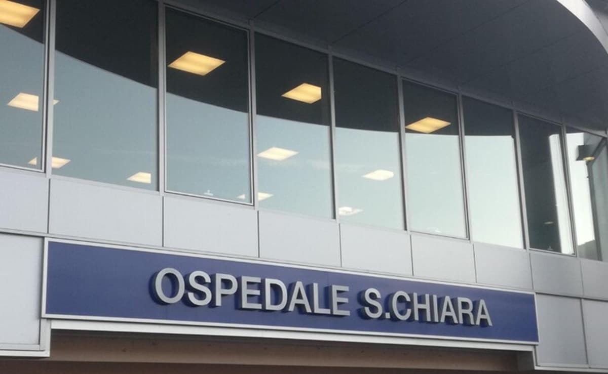 Passa col rosso, si scontra con un'altra auto e investe una donna. Foto d'archivio Ansa