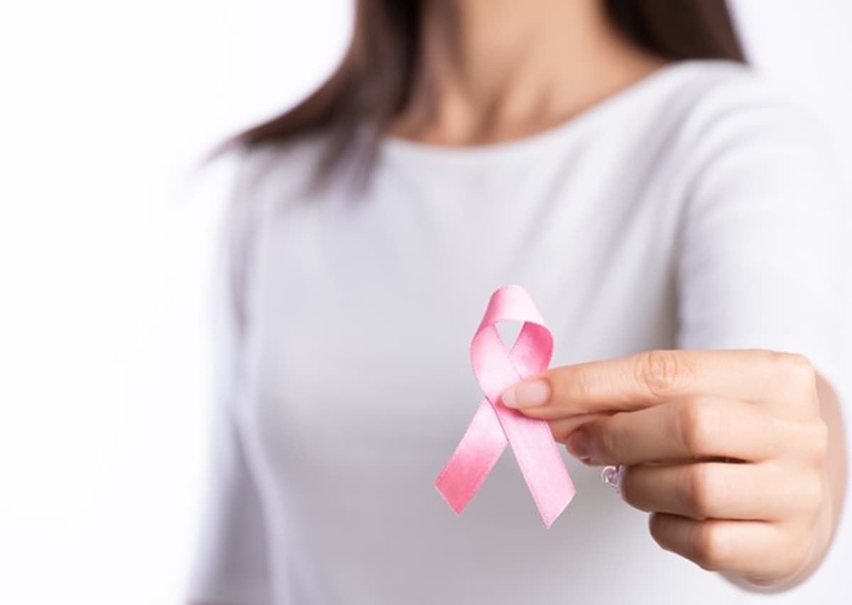 Tumore al seno, foto d'archivio Ansa