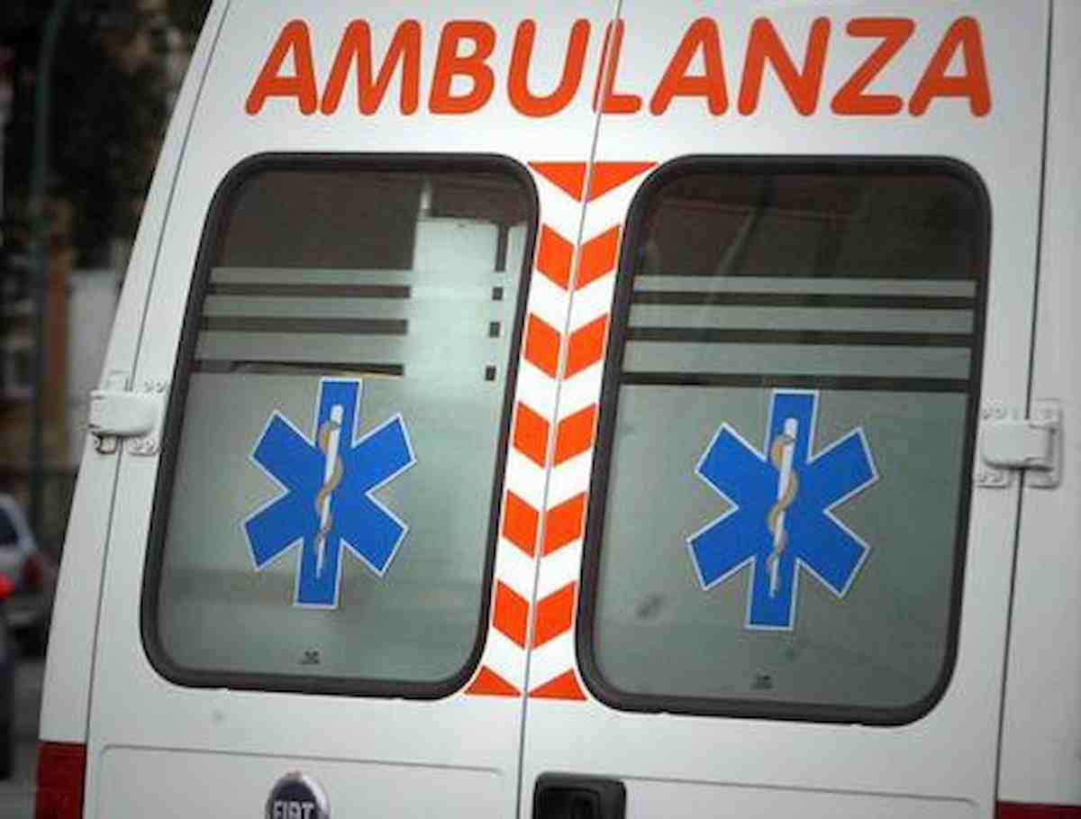 Ambulanza foto ansa