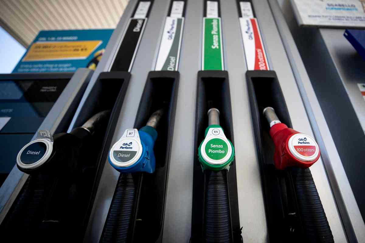 benzina foto ansa