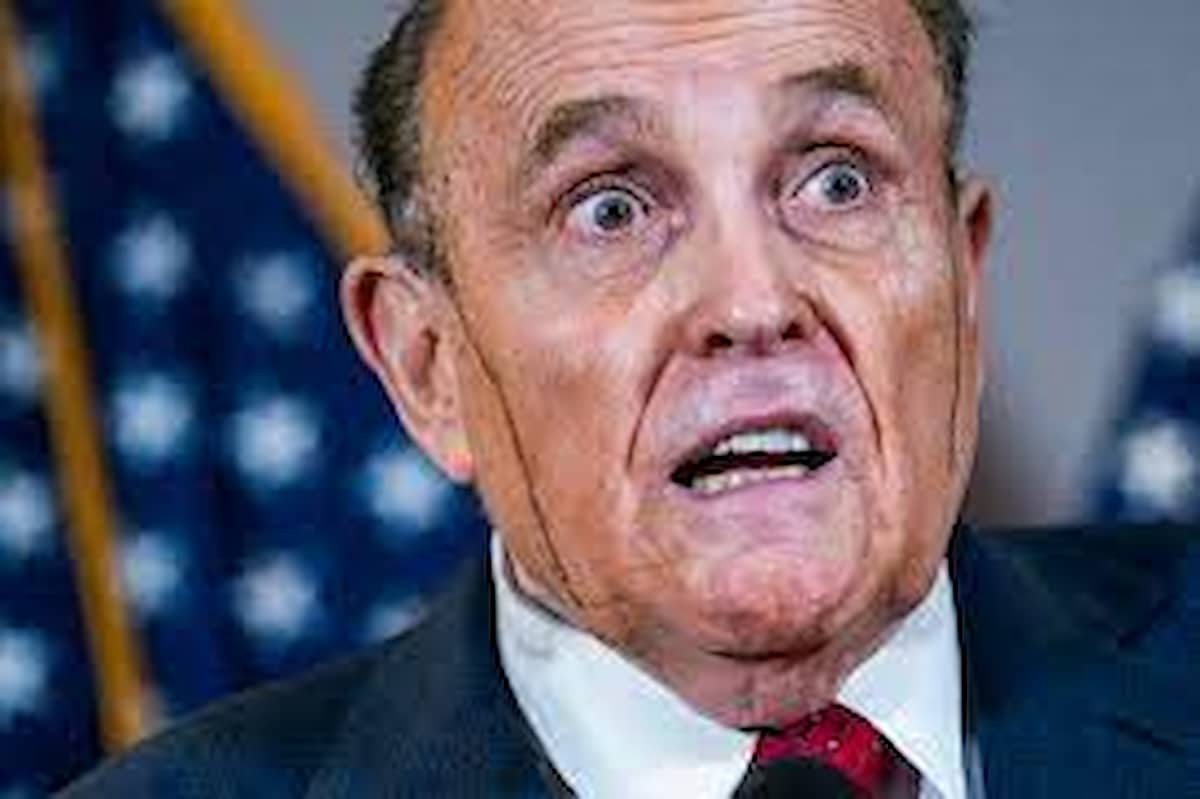 Rudy Giuliani, giuria ordina: 148 milioni per diffamazione dopo le elezioni del 2020, fu sindaco sceriffo di New York e avvocato di Trump