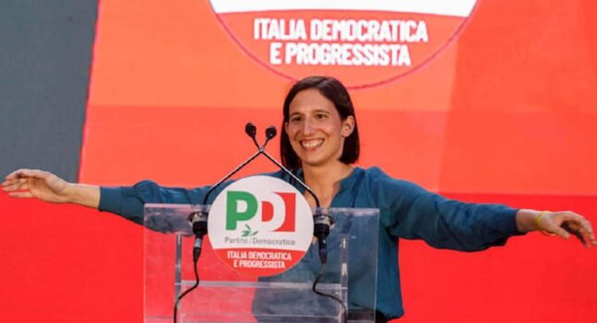 Elly Schlein al bivio di fine anno: il Pd non vola nei sondaggi, l’alleanza resta lontana, meglio andare a Lourdes