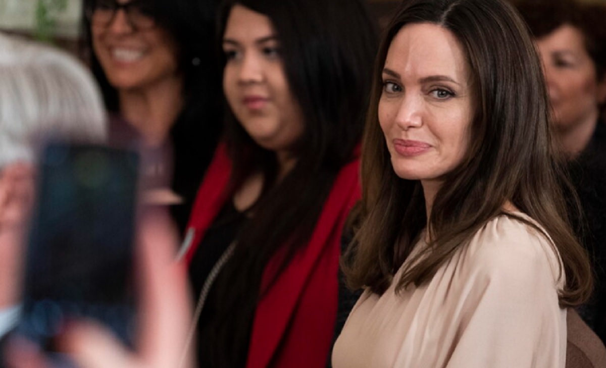 truffa auto angelina jolie