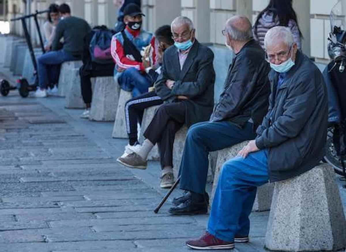 Primo sondaggio dell’anno: italiani preoccupati per lavoro e l’economia, tra le priorità sicurezza, welfare, sanità
