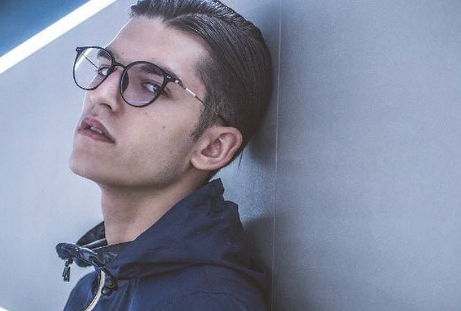 Incidente in moto per Adam Jendoubi: grave l'attore dei video di Liberato