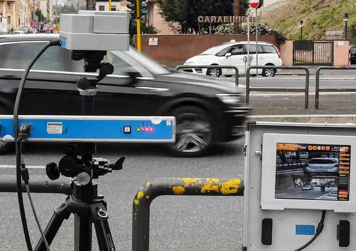 Caccia in Veneto al tagliatore di velox, 8 raid in 7 mesi: per i cittadini è il nuovo Robin Hood