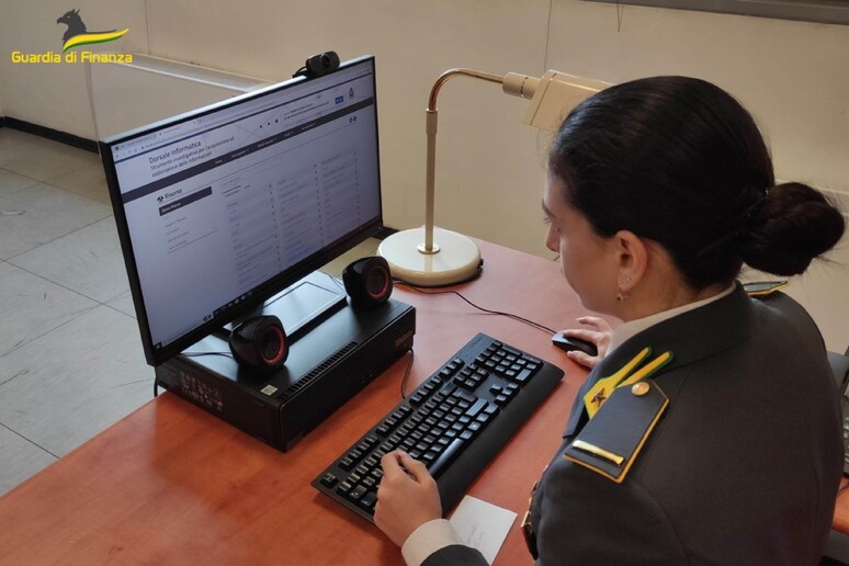 Pensionata "rapita" e portata dalla badante in Romania: sottratti 317 mila euro