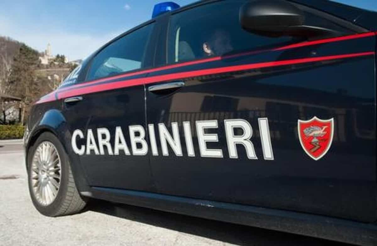 Bari, 43enne si spoglia e inizia a ballare per strada tra le auto. Foto d'archivio Ansa