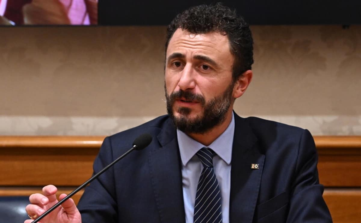 Emanuele Pozzolo: "La pistola mi è scivolata dalla tasca del giubbotto e qualcuno l'ha armata"