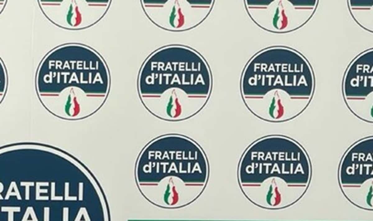 Dal treno di Lollobrigida al colpo di pistola accidentale: Fratelli d'Italia, quale sarà la prossima perla?