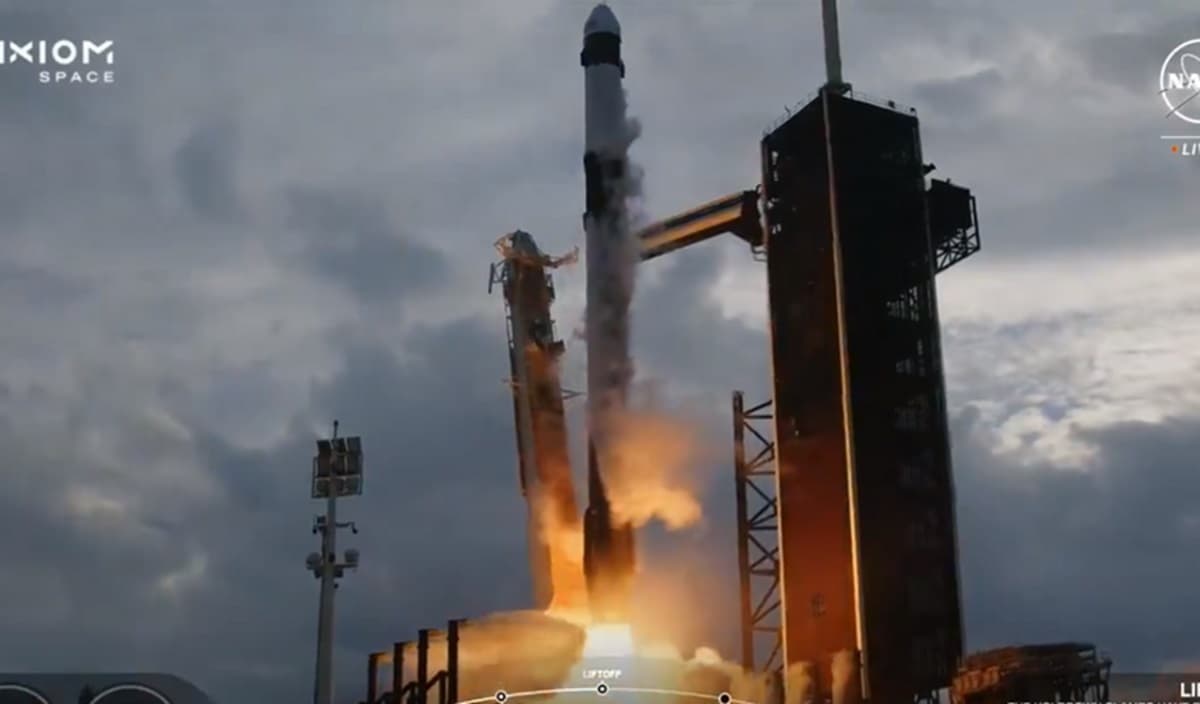 L’Italia è tornata in orbita. Partita da Cape Canaveral la missione Aix-3. Foto Ansa