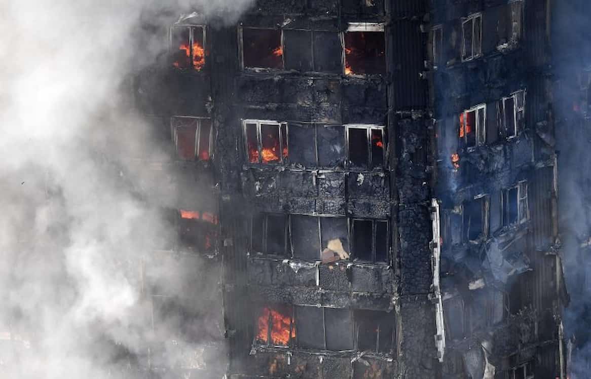 Incendio ha ucciso 76 persone a Johannesburg, doveva servire a coprire un omicidio, inchiesta sulla criminalità, polemica politica