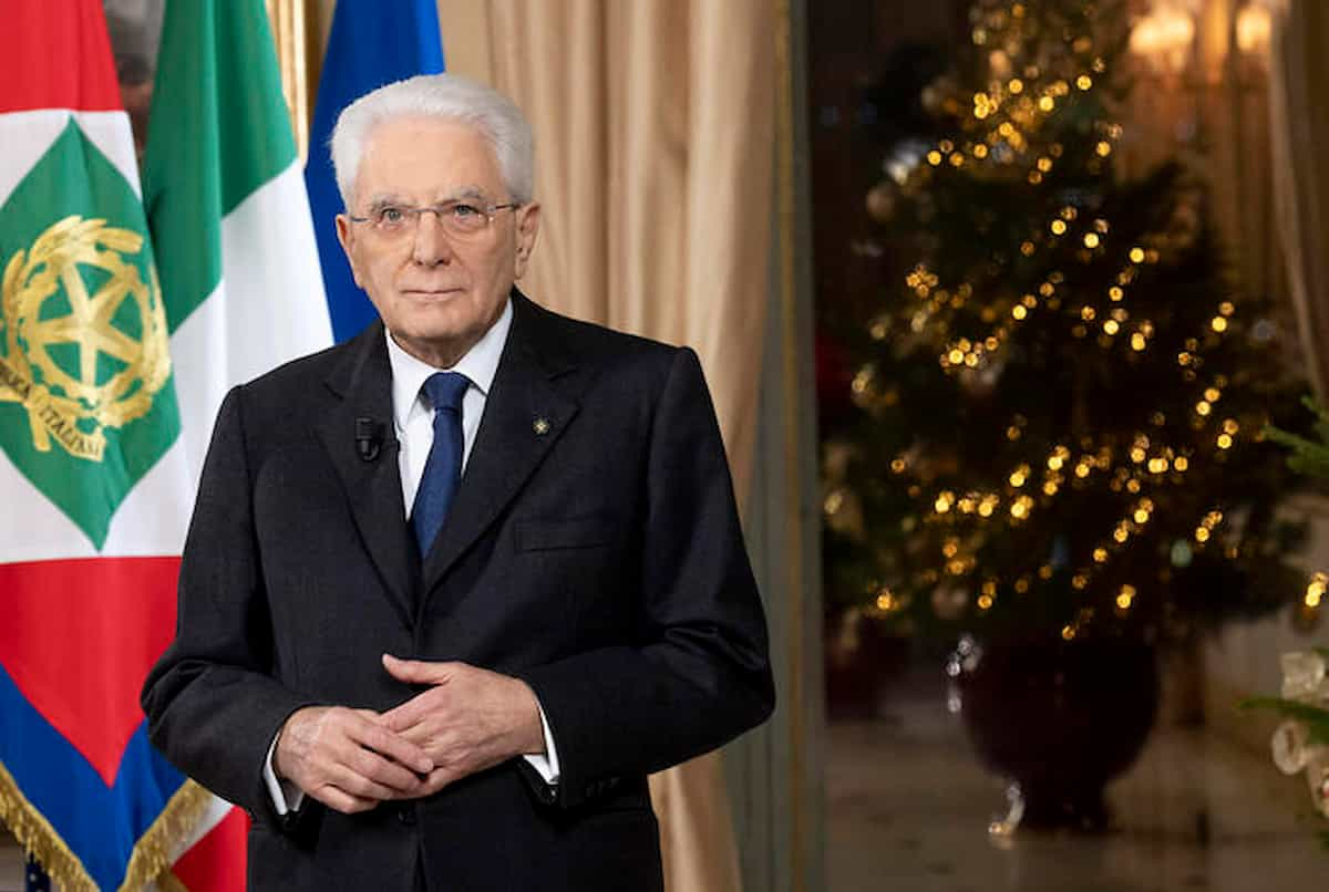 Da Mattarella lezione e messaggio: i sondaggi non sono elezioni, basta con i social network, inquinano la nostra vita