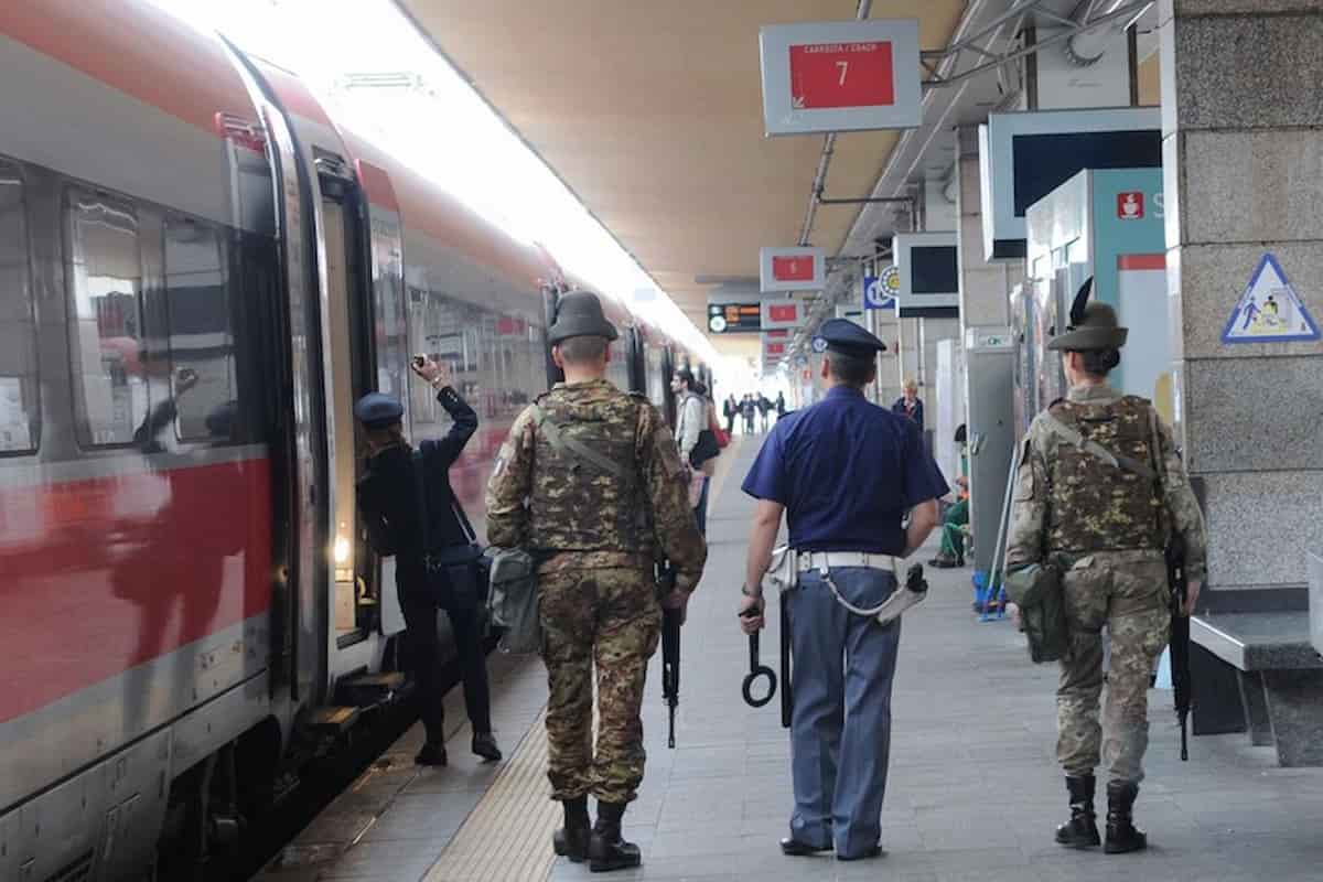 Emergenza sicurezza: rinforzi militari nelle strade, più uomini nelle stazioni ferroviarie