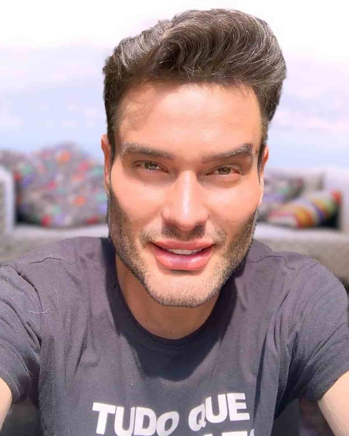 Il "Nostradamus vivente" Athos Salome per il 2024 prevede alieni, ribellione di robot, catastrofi, Guerra Mondiale