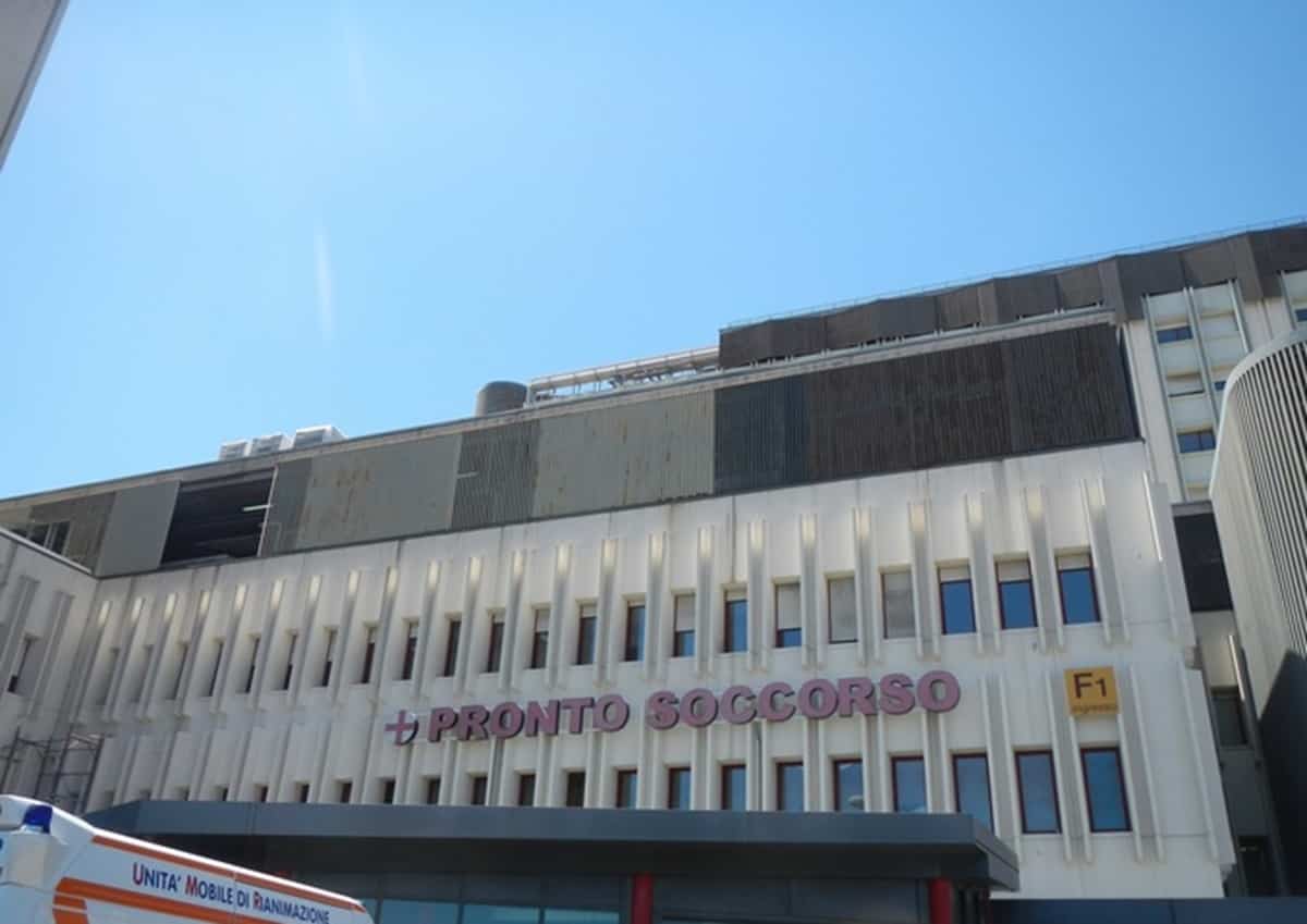 Il termosifone a scuola spruzza acqua bollente, bambina ustionata in classe