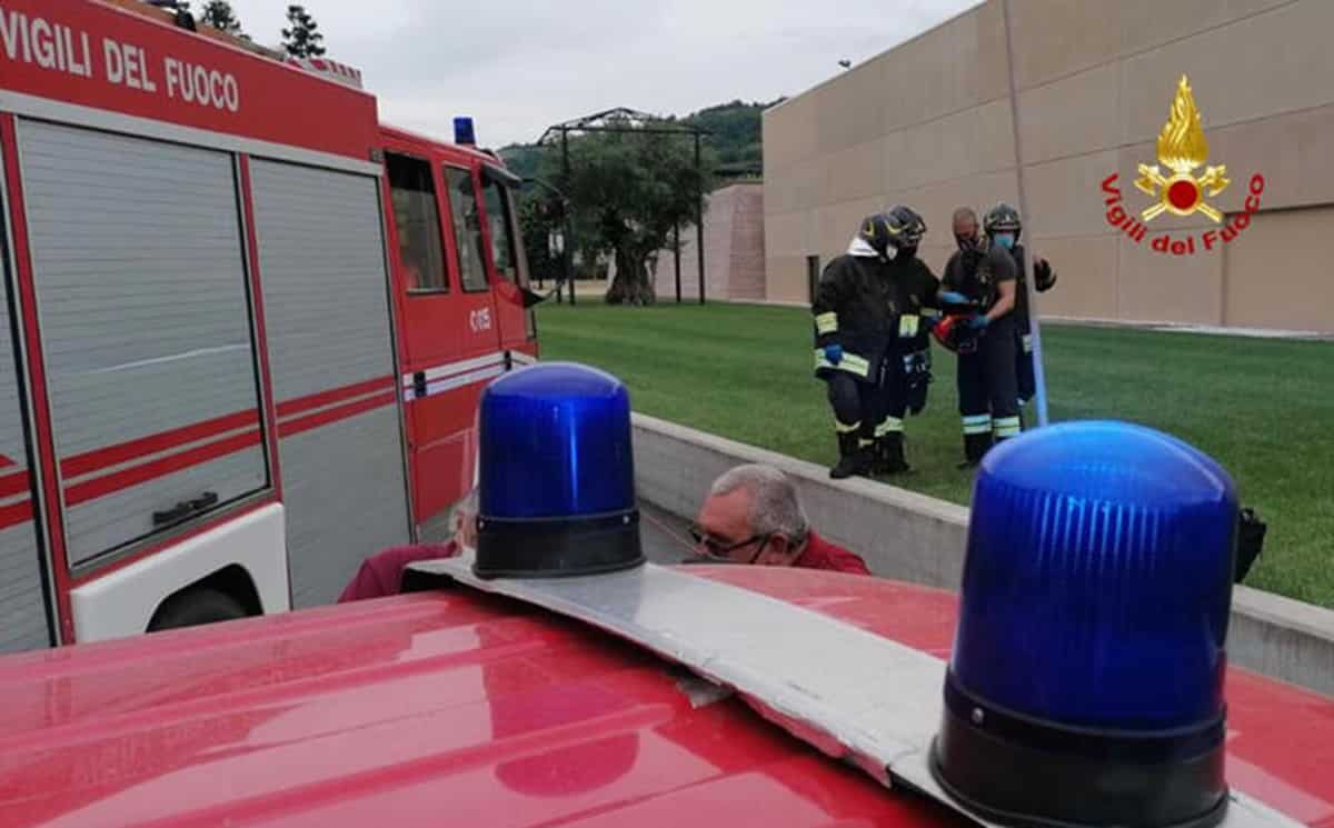 Investito da tubo metallico, foto d'archivio Ansa