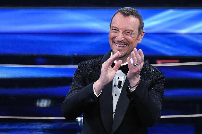 Amadeus a Sanremo 2024, foto Ansa
