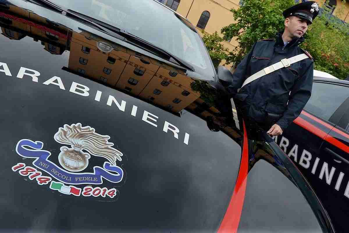 carabinieri ragazza caduta torre annunziata foto ansa