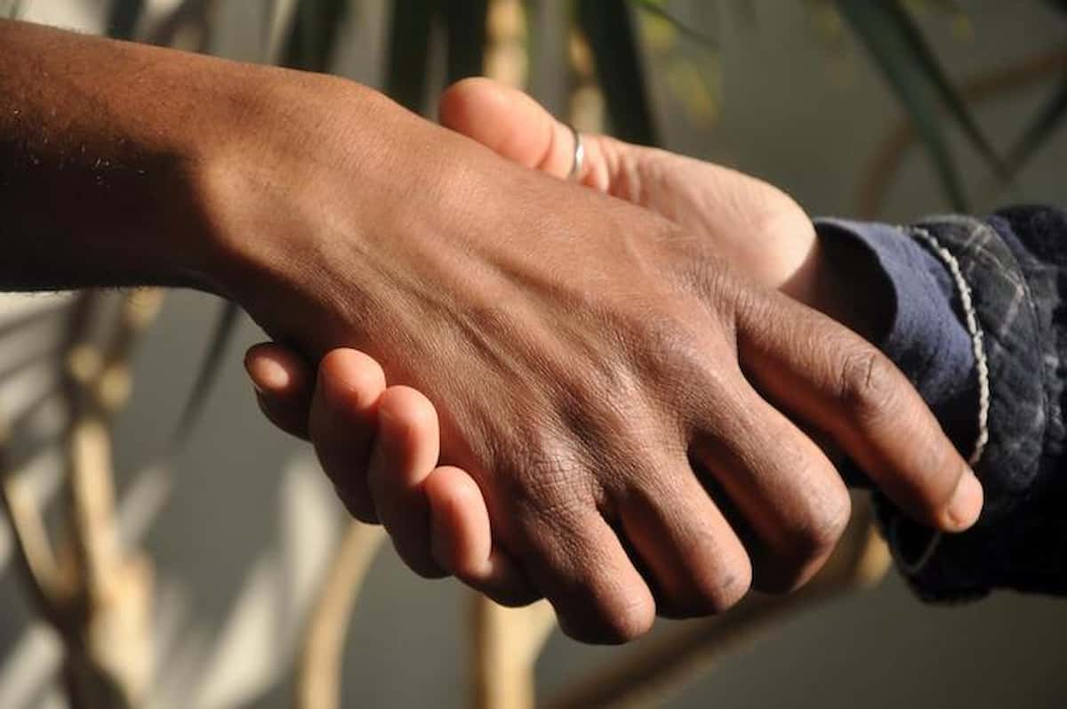 Mano molla, mano debole, mano stanca: sono tutti sintomi che nascondono rischi di patologie