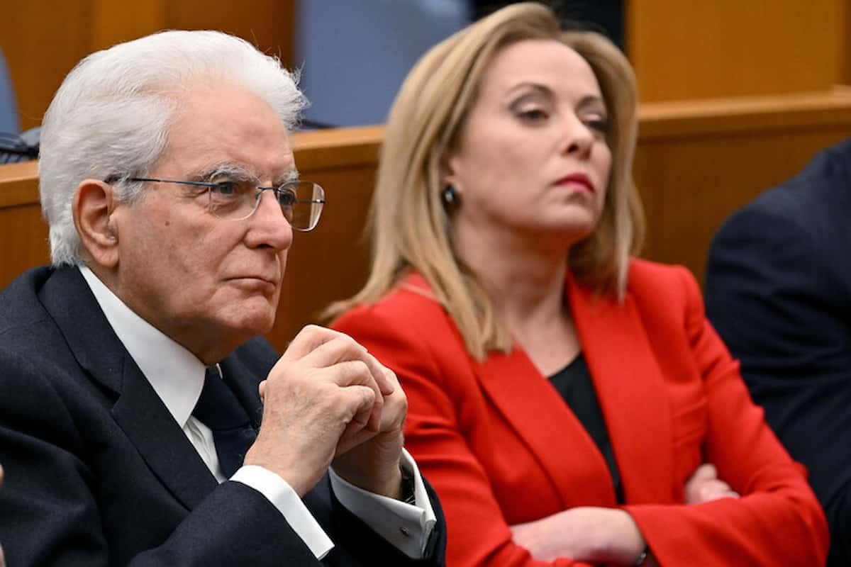 Meloni sempre più ducetta bacchetta Mattarella, che però non doveva parlare