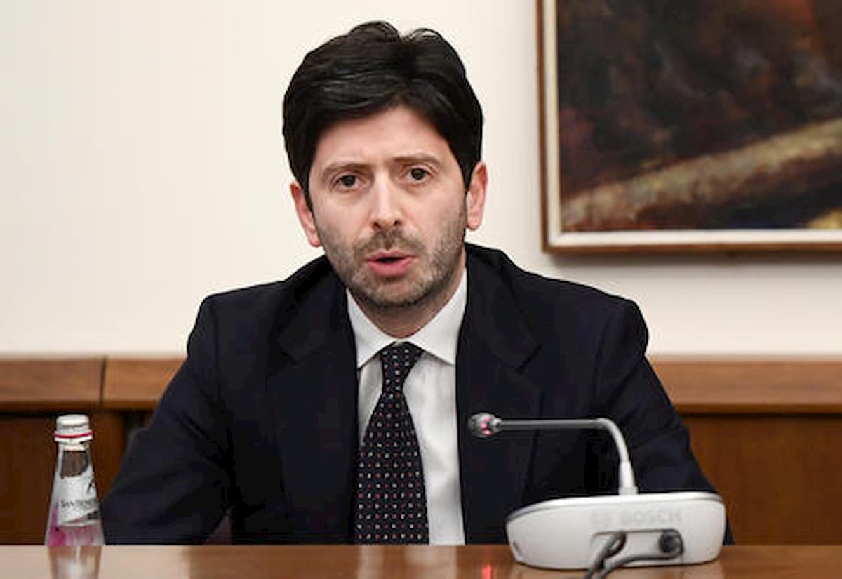 Turbolenze da campagna elettorale: Conte schiaffeggia il Pd, il duo Rosato-Bonetti abbandona Renzi (sempre più solo) per Calenda, i dubbi sul premierato