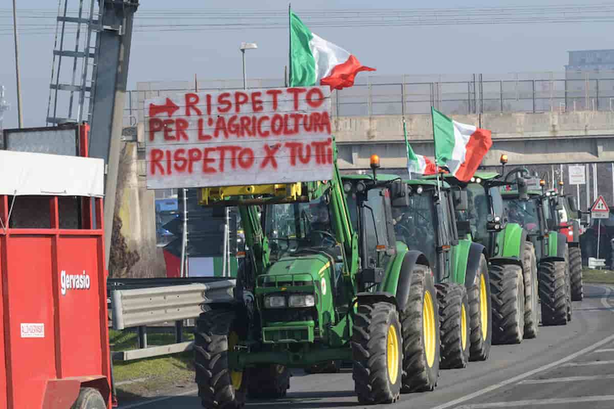 Agricoltori in Vaticano, bloccati al Colonnato del Bernini con la mucca Carolina, giovedì 15 in massa al Circo Massimo
